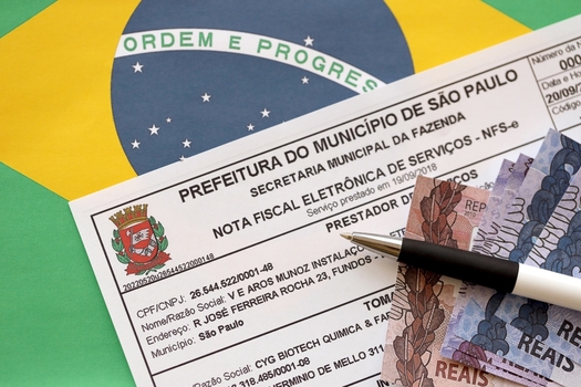 Por que usar CPF ou CNPJ para prestar serviços pode afetar seus impostos e sua credibilidade?