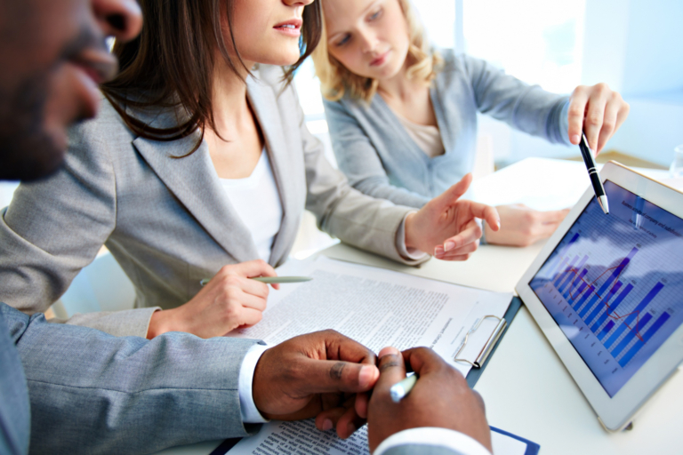 Terceirização do departamento financeiro: como funciona na prática?